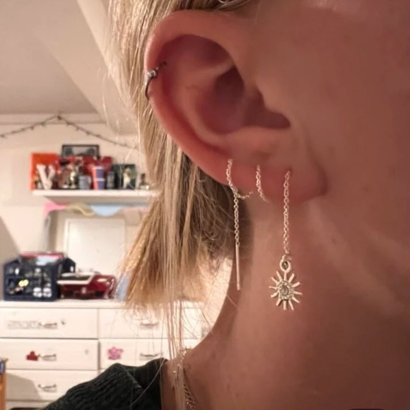 🔥5/$20🔥 Rhinestone Sun & Moon Decor Mismatched Threader Earrings - Picture 3 of 4